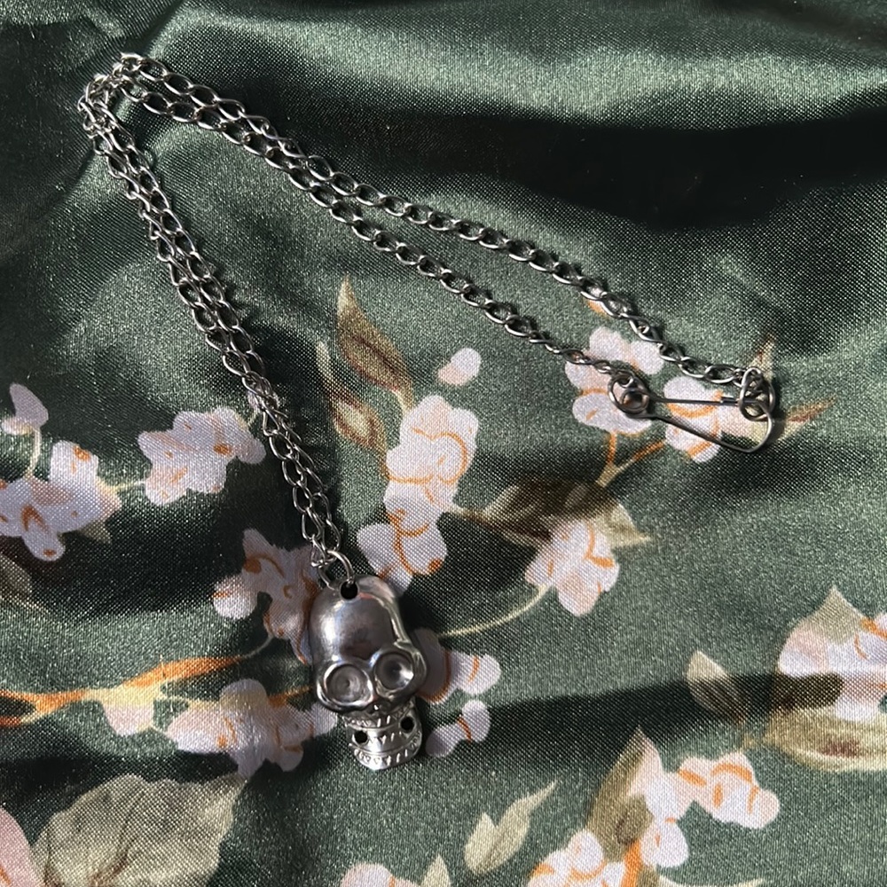 Silver Skull Pendant Necklace